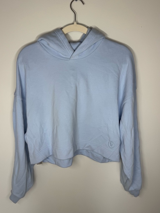 Vuori Tops - Vuori Sedona Cropped Hoodie- Crystal Blue